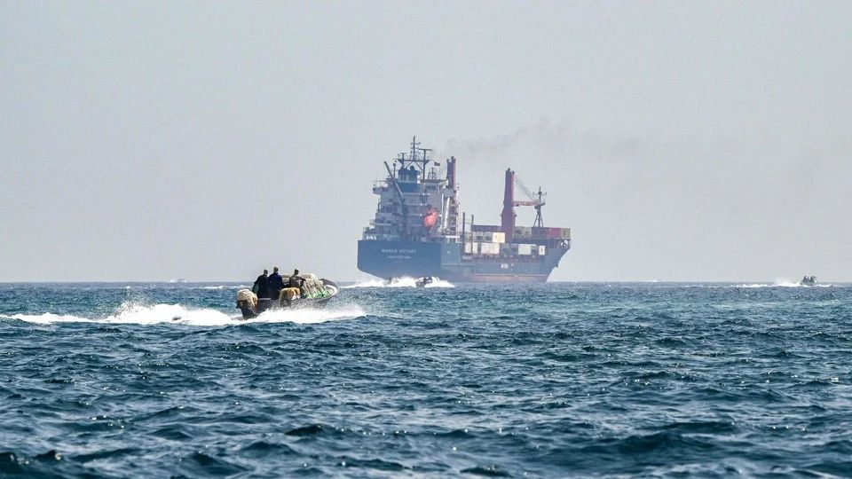 US-Sanctioned Ships Defy Hormuz Blockade as China Calls Trump’s Move “Dangerous”: Global Risks and Strategic Implications