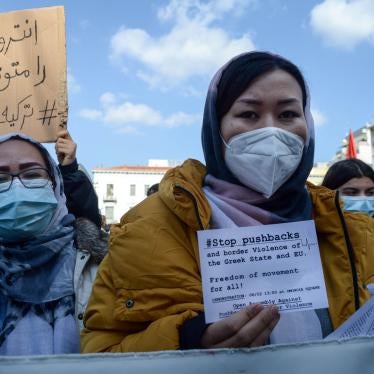 Greek Police Accused of Using Masked Migrants to Force Illegal Pushbacks at Border