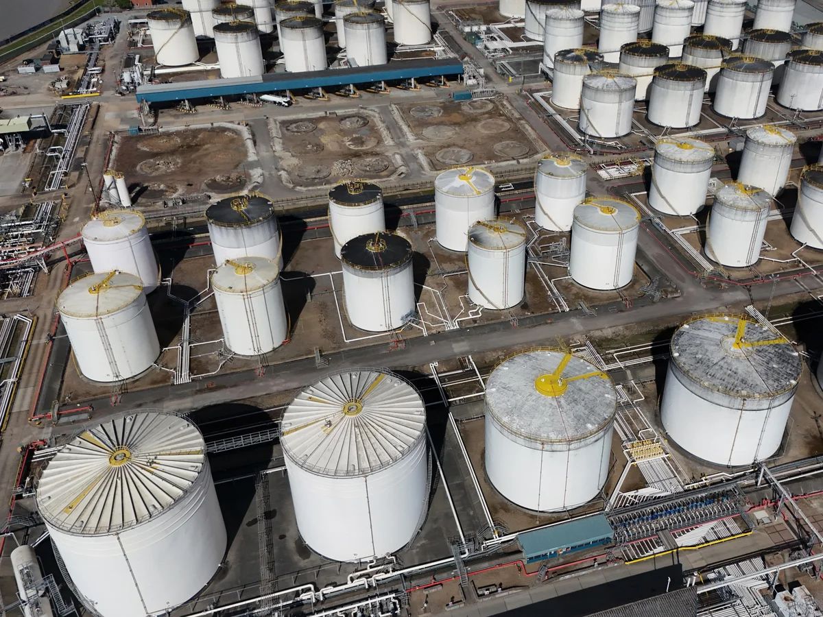 Oil Prices Slide Sharply on Hopes of US-Iran Peace Deal and Strait of Hormuz Reopening