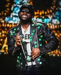 Peter Obi Praises Davido’s ‘Bring Them Home’ Outfit at FIFA World Cup Countdown Concert