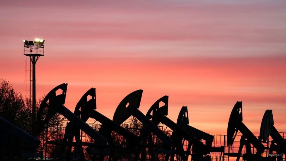 Oil Prices Dive as US and Iran Pause Attacks, Raising Hopes for Middle East De-escalation