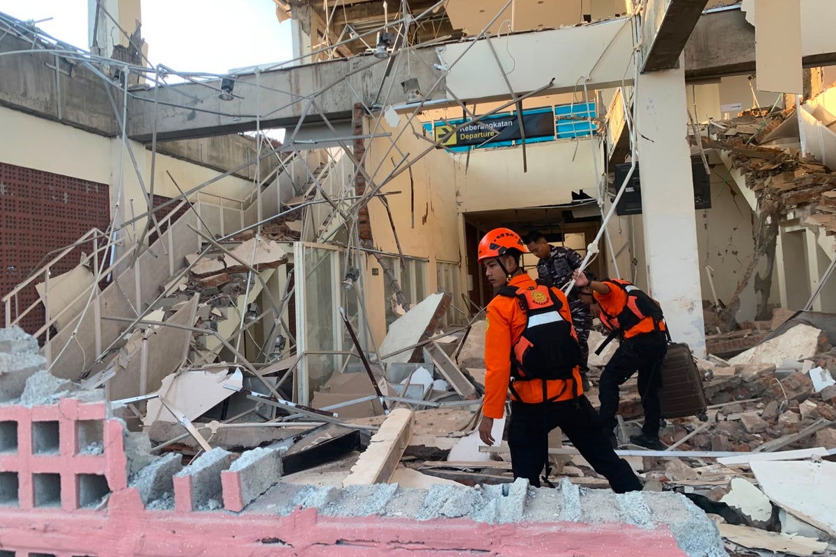Indonesia Earthquake Kills 54, Displaces 12,800 as Rescue Teams Race to Reach Survivors