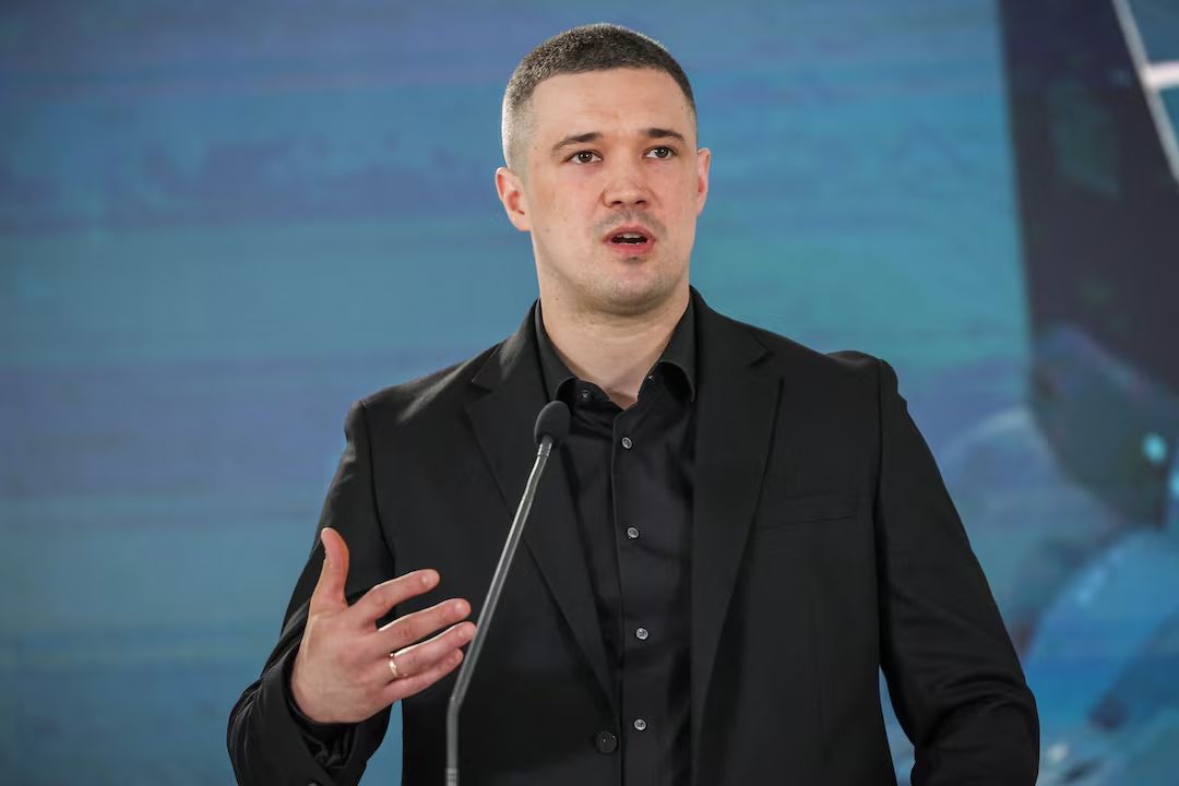 Sacked Ukrainian Defence Minister Calls for Presidential Election Amid Wartime Political Crisis