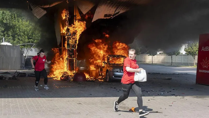 Ukraine Bombs Russian Oil Refineries in Escalating Drone Campaign as Fuel Crisis Deepens