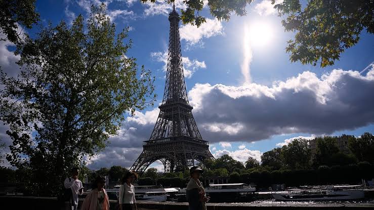 Eiffel Tower Reopens After Staff Strike Over Removal of Women Employees During Hindu Group Visit