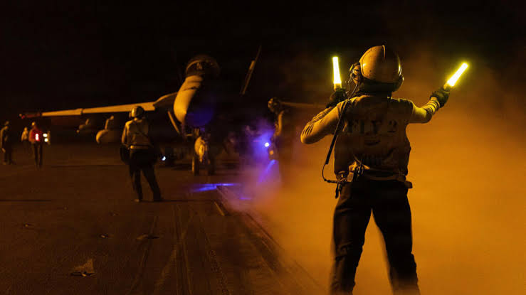 US and Iran Trade Blows as Hormuz Impasse Deepens, Threatening Global Oil Supplies