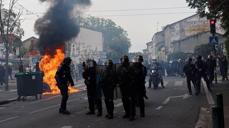 France Closes Up to 500 Schools as Student Protests Intensify