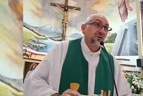 Catholic Priest Dies After Heavy Cross Falls on Him During Livestreamed Mass in Ecuador